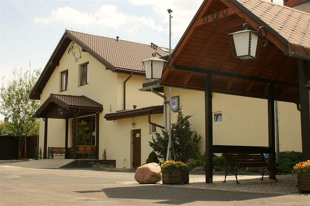 Pelikan Aleksandrów Łódzki Buitenkant foto