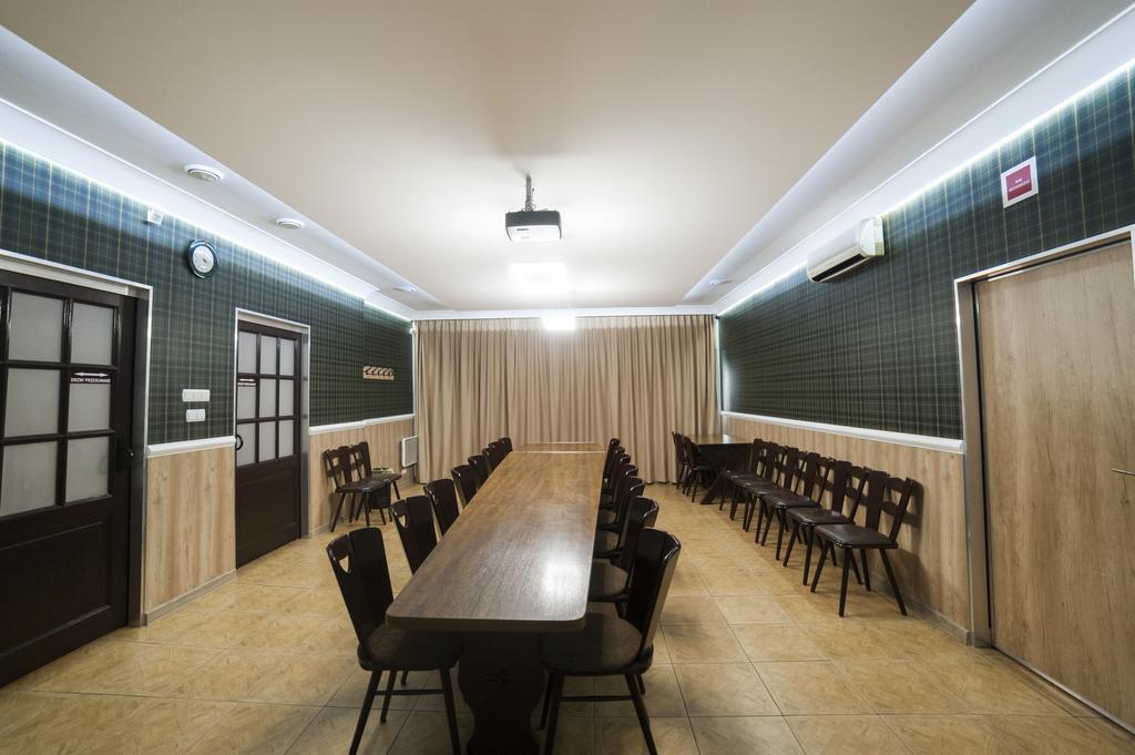 Pelikan Aleksandrów Łódzki Buitenkant foto